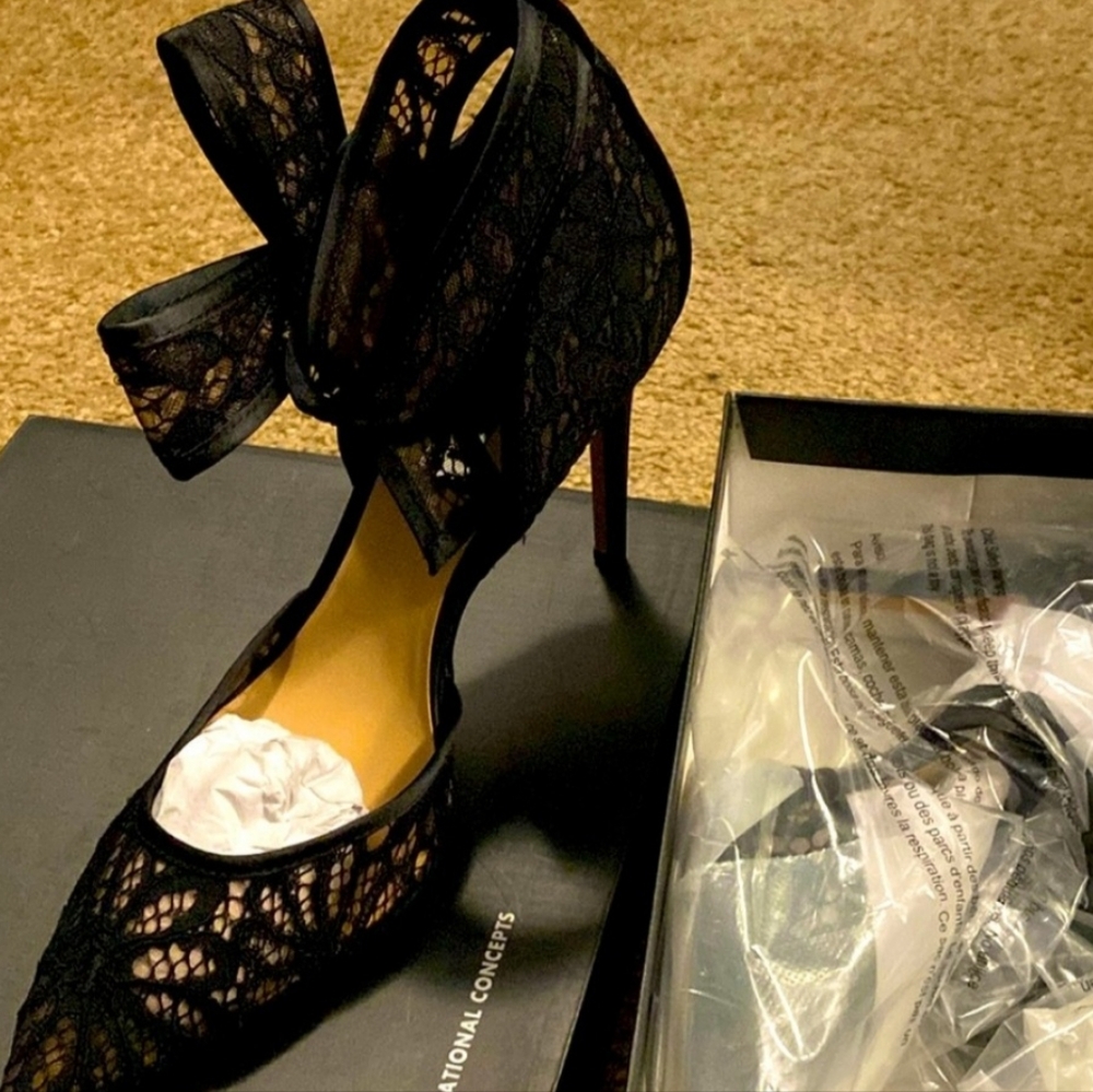 Brand NEW Black Lace INC. Kaiaa Pumps, still in the box!